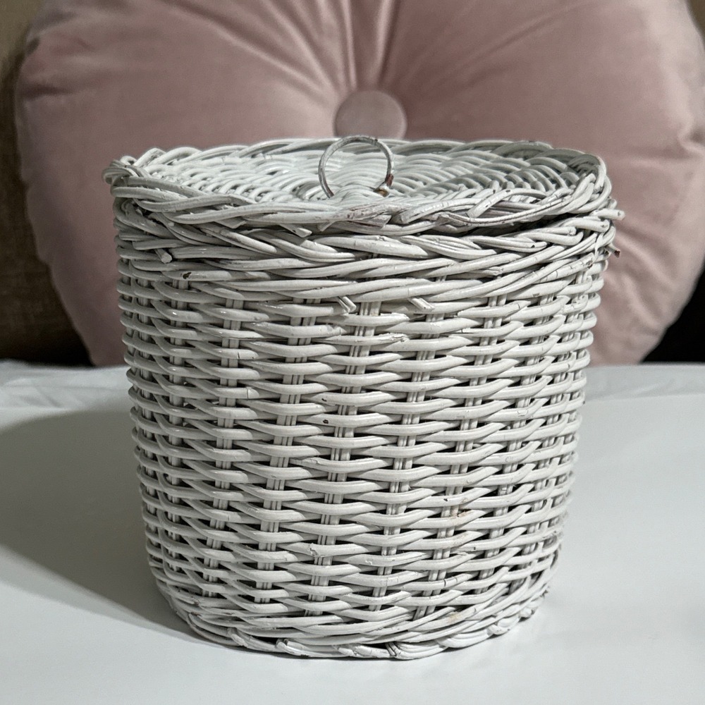 Vintage White Woven Wicker Round Storage Basket with Lid Small Decorative Bin